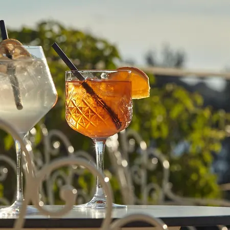 Boutique Life, Sea, Wellness & 4* 로고즈니차