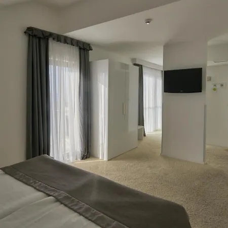 ホテル Boutique Life 4*