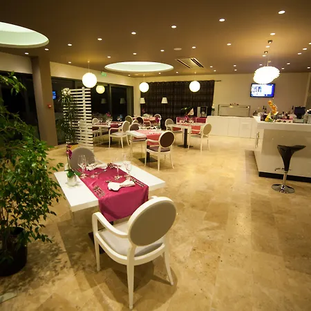 Boutique Life, Sea, Wellness & 4* 로고즈니차