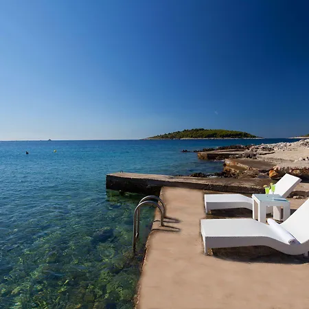 Boutique Life, Sea, Wellness & 4* 로고즈니차