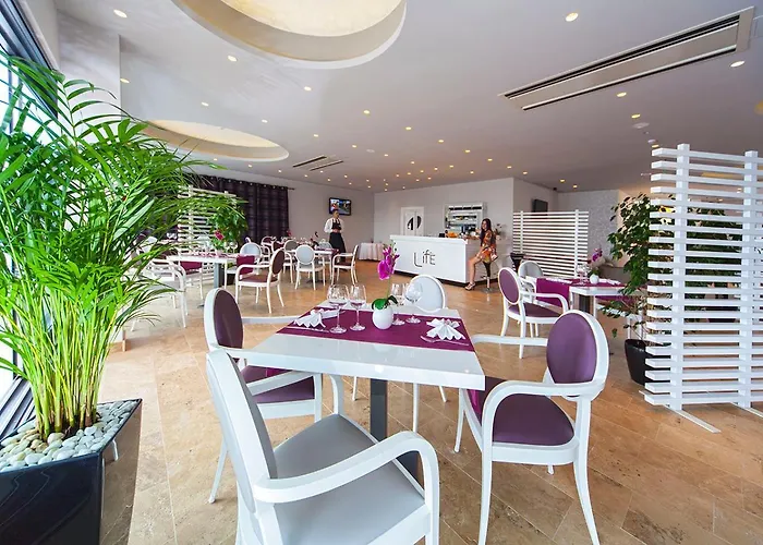 Отель Boutique Life 4*